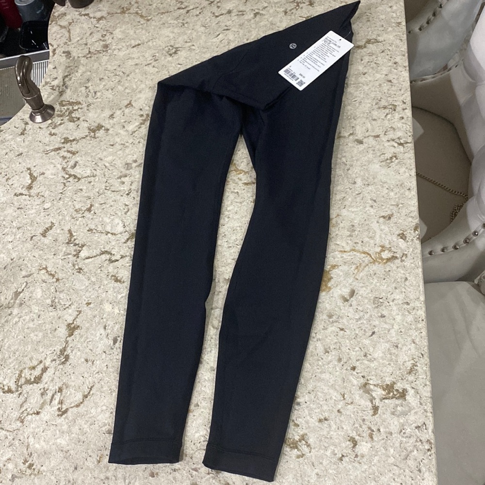 Black lululemon leggings.